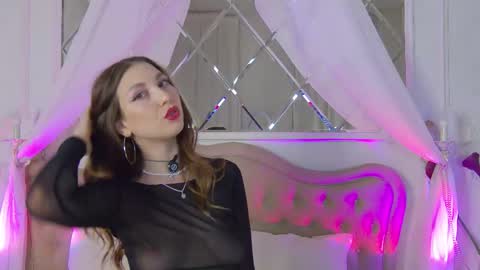 Leila online show from 10.03.25