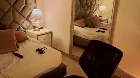 Leizathompson online show from 02.20.26