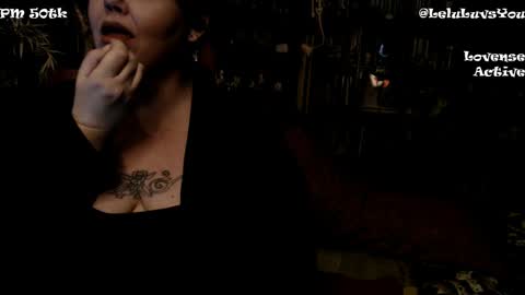 Snapshot of leluluvsyou chatting on 01.04.25 Lelu Fallas online show from 01.04.25