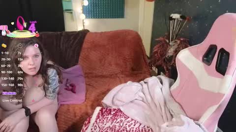 Junie 3 online show from 11.24.25