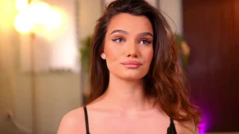 Lena Laurent online show from 04.21.26