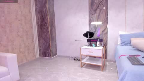 Lenathompson online show from 12.05.25