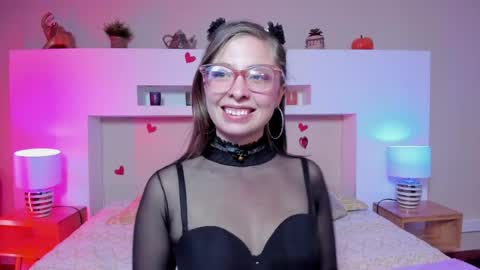 Snapshot of lenna_phillips chatting on 06.12.26 Lenna online show from 06.12.26