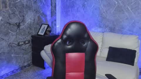 Leo independent model online show from 10.07.25