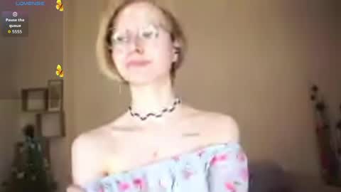 Hello Im Roxy Im just starting my journey here so lets get acquainted online show from 04.11.26