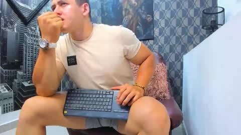 Leon Smoron online show from 12.15.25