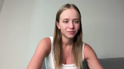 Snapshot of leona_grand chatting on 06.26.26 Emma online show from 06.26.26