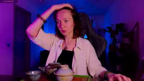 leona online show from 11.23.25