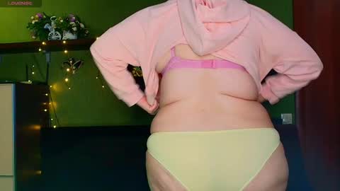 Snapshot of leona_tracie chatting on 02.02.26 Leona tracie online show from 02.02.26