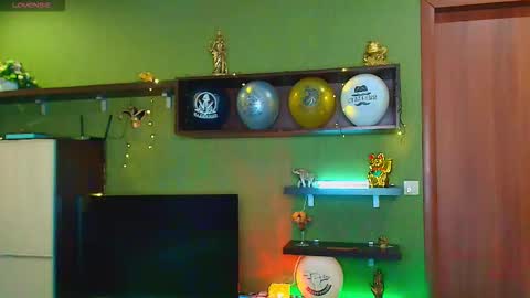 Snapshot of leona_tracie chatting on 02.28.26 Leona tracie online show from 02.28.26