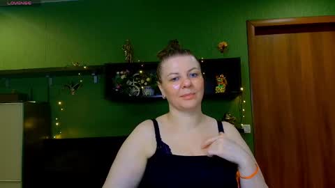Snapshot of leona_tracie chatting on 04.04.26 Leona tracie online show from 04.04.26
