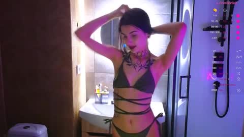 Snapshot of leonahines chatting on 11.21.25 Donna online show from 11.21.25