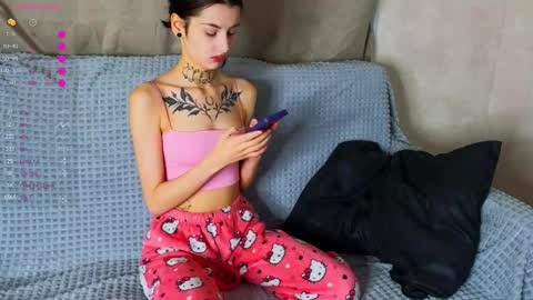 Snapshot of leonahines chatting on 11.24.25 Donna online show from 11.24.25