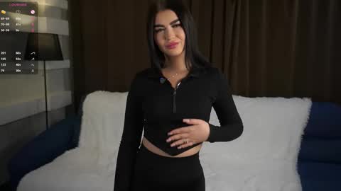 Snapshot of leonameile chatting on 11.26.25 Mila online show from 11.26.25