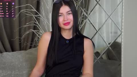 Snapshot of leonameile chatting on 02.07.26 Mila online show from 02.07.26