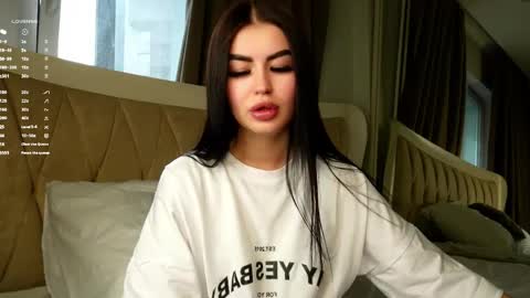 Snapshot of leonameile chatting on 04.12.26 Mila online show from 04.12.26