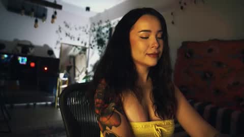 Snapshot of leonamell chatting on 09.13.25 Leo online show from 09.13.25