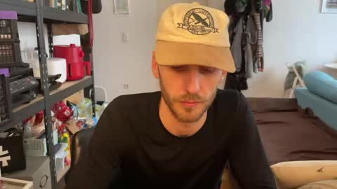 Snapshot of leonvampire chatting on 11.28.25 Leon online show from 11.28.25