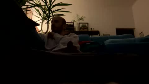 Snapshot of leonvampire chatting on 12.01.25 Leon online show from 12.01.25