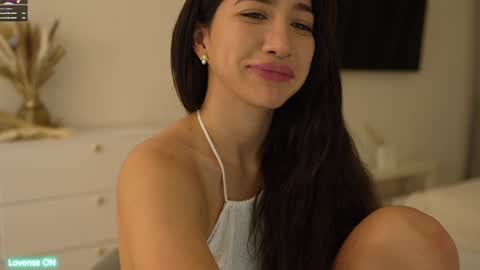 Leora online show from 02.08.25