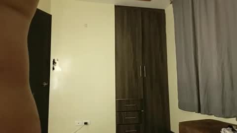 Snapshot of leosroom chatting on 11.05.25 Leo online show from 11.05.25