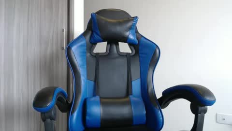 leostorm25 online show from 10.28.25