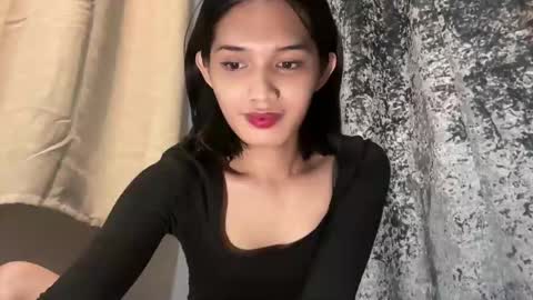 Snapshot of lesi_trisha chatting on 02.12.25 Trisha18 online show from 02.12.25