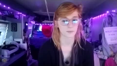Snapshot of lesleygumgrass chatting on 02.14.25 LesleyGumGrass- The Boring Trans girl online show from 02.14.25