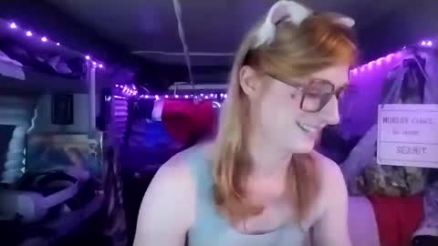 Snapshot of lesleygumgrass chatting on 02.15.25 LesleyGumGrass- The Boring Trans girl online show from 02.15.25