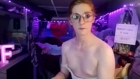 Snapshot of lesleygumgrass chatting on 02.24.25 LesleyGumGrass- The Boring Trans girl online show from 02.24.25