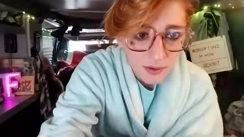 Snapshot of lesleygumgrass chatting on 02.28.25 LesleyGumGrass- The Boring Trans girl online show from 02.28.25