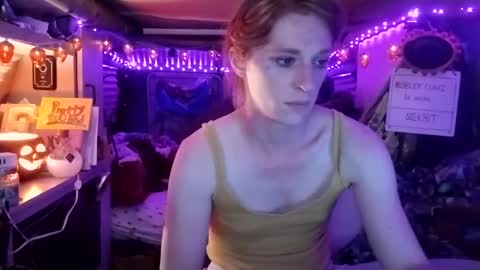 Snapshot of lesleygumgrass chatting on 09.12.25 LesleyGumGrass- The Boring Trans girl online show from 09.12.25