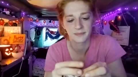 Snapshot of lesleygumgrass chatting on 09.18.25 LesleyGumGrass- The Boring Trans girl online show from 09.18.25