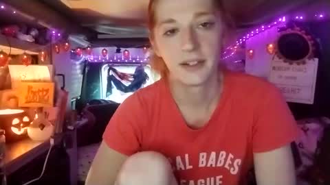 Snapshot of lesleygumgrass chatting on 09.23.25 LesleyGumGrass- The Boring Trans girl online show from 09.23.25