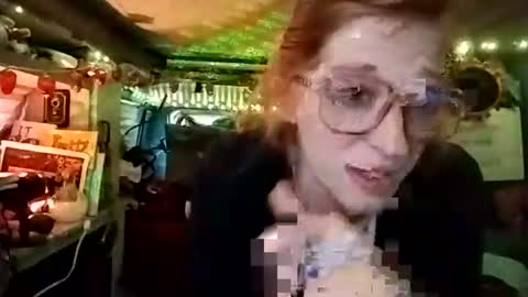 Snapshot of lesleygumgrass chatting on 11.11.25 LesleyGumGrass- The Boring Trans girl online show from 11.11.25