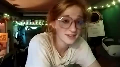 Snapshot of lesleygumgrass chatting on 11.14.25 LesleyGumGrass- The Boring Trans girl online show from 11.14.25