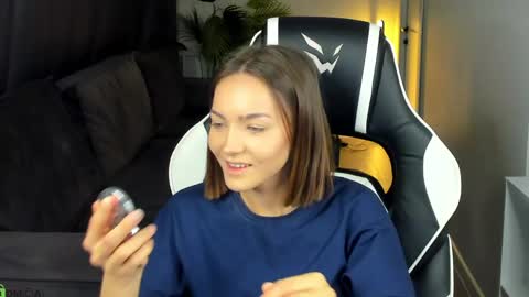 Snapshot of leslie_scottt chatting on 05.24.26 Leslie online show from 05.24.26