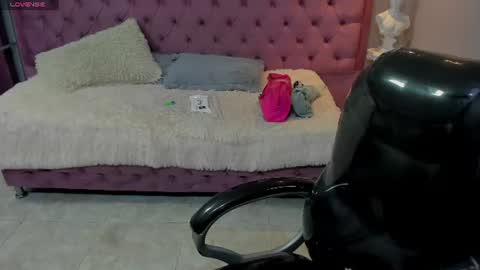 Snapshot of leslieanddrako chatting on 08.01.26 L E S L E Y AND D R A K O online show from 08.01.26