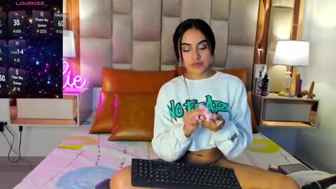 LeslieBush online show from 11.02.25