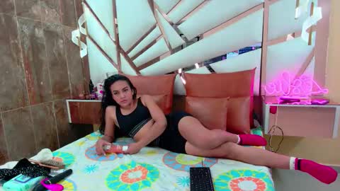 LeslieBush online show from 12.18.25