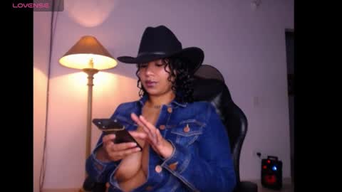 Snapshot of leslycarsson chatting on 06.27.26 lesly online show from 06.27.26