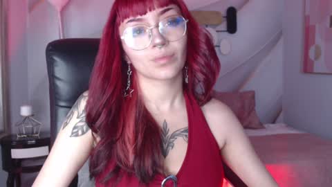 Snapshot of lessboobs_gh chatting on 01.11.25 Less online show from 01.11.25