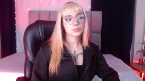 Snapshot of lessboobs_gh chatting on 02.09.25 Less online show from 02.09.25