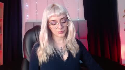 Snapshot of lessboobs_gh chatting on 03.12.25 Less online show from 03.12.25