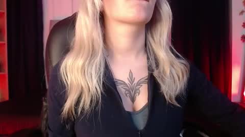 Snapshot of lessboobs_gh chatting on 03.12.25 Less online show from 03.12.25