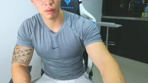 Snapshot of levelingg chatting on 02.04.25 levelingg online show from 02.04.25