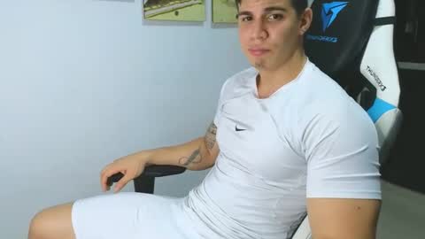 Snapshot of levelingg chatting on 02.05.25 levelingg online show from 02.05.25