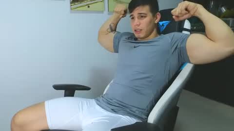 Snapshot of levelingg chatting on 02.07.25 levelingg online show from 02.07.25