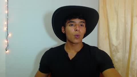 Snapshot of lewis_ly chatting on 04.12.26 i am lewis ly EDUARDO MEMDOZA15 online show from 04.12.26