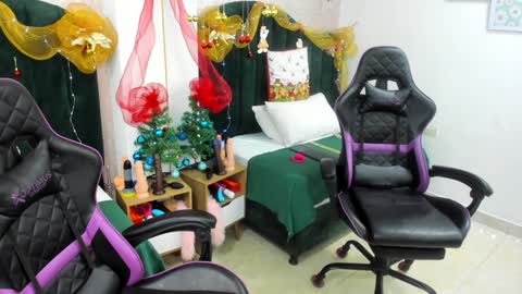 Snapshot of lexaderuso chatting on 12.31.24 LexaDeRuso online show from 12.31.24